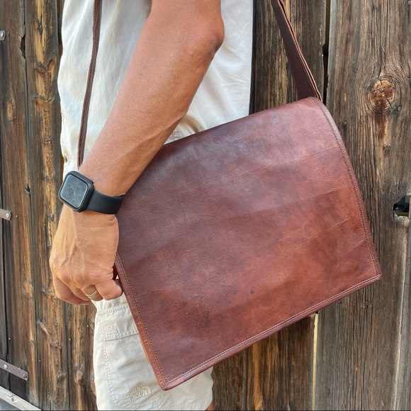 Handcrafted Artisan • Goat Leather Laptop/Book Messenger Bag - Picture 9 of 9